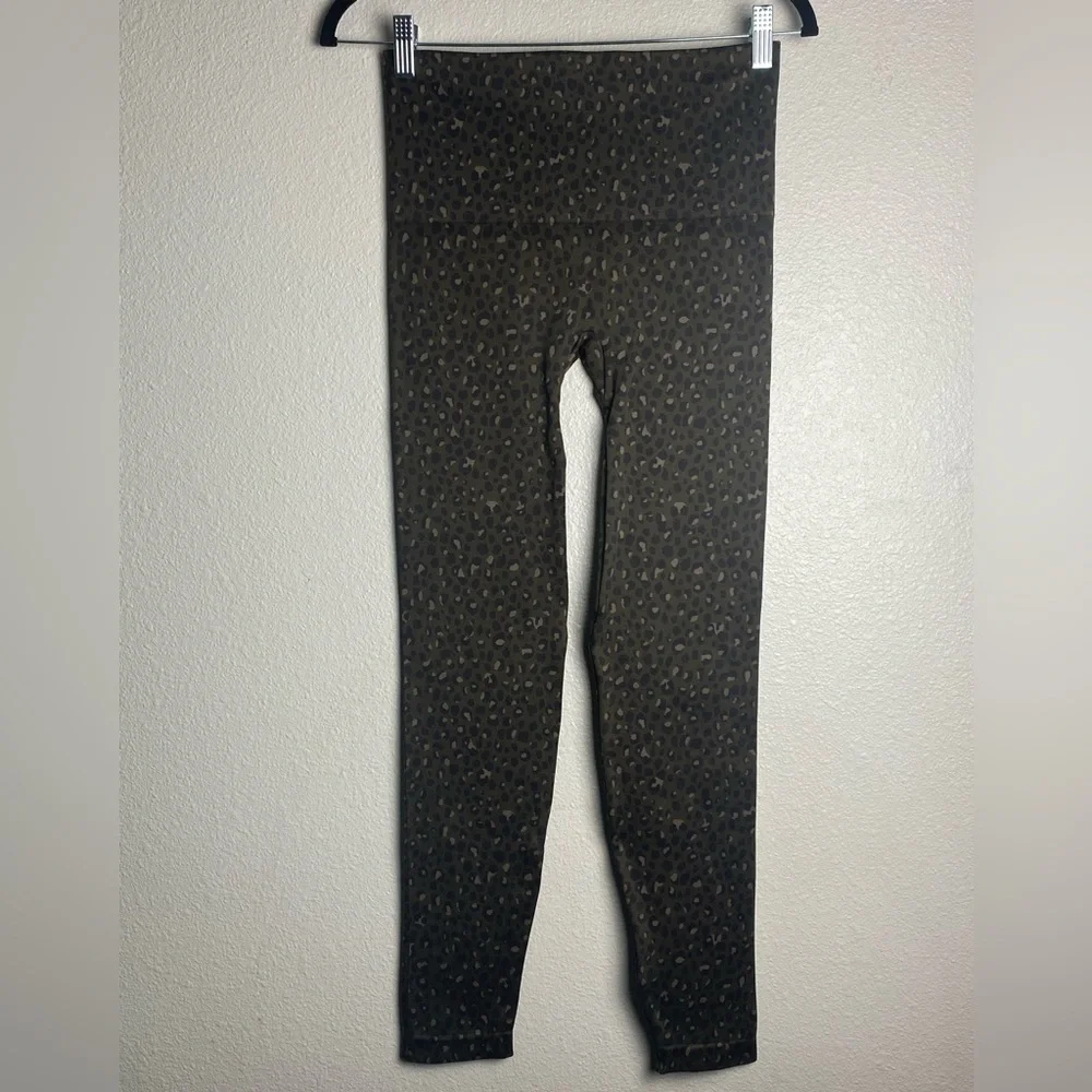SPANX Look At Me Now Seamless Leggings in Olive Leopard - New, All Sizes - Picture 10 of 10